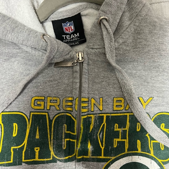 Green Bay Packer Women’s Zip up - Picture 2 of 3